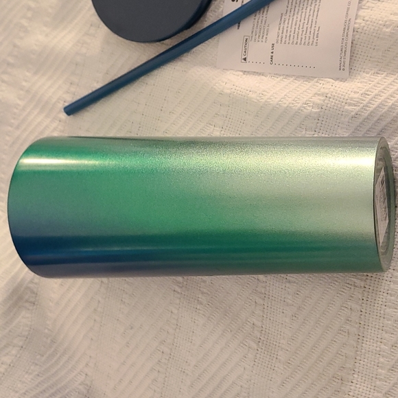 NWT Blue Green Ombre 24oz SS Tumbler 2021 Starbucks Holiday Collection - Picture 4 of 4